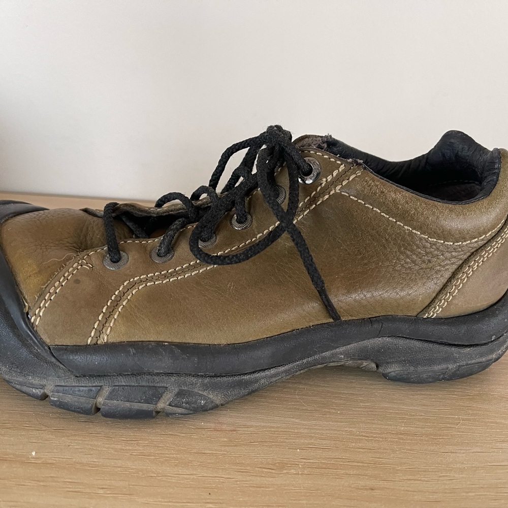 KEEN Waterproof Women’s Comfort Hiking Shoes 8.5